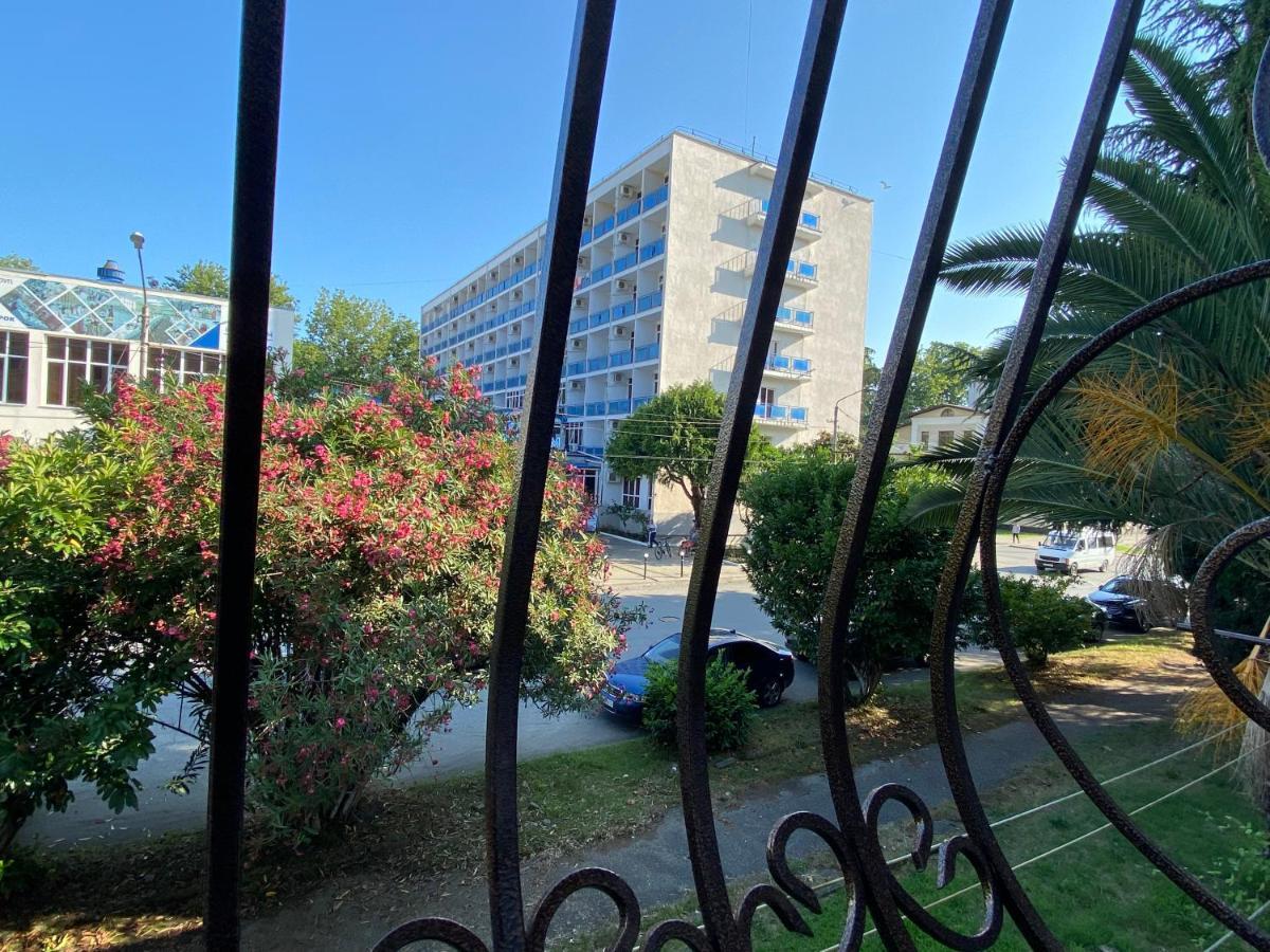Квартира 1-Комнатная - До Моря 2 Мин - В Центре Sochumi Exterior foto